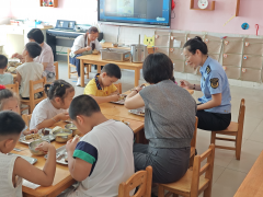 <strong>护航开学季陪餐进行时！宁阳县东疏镇全</strong>